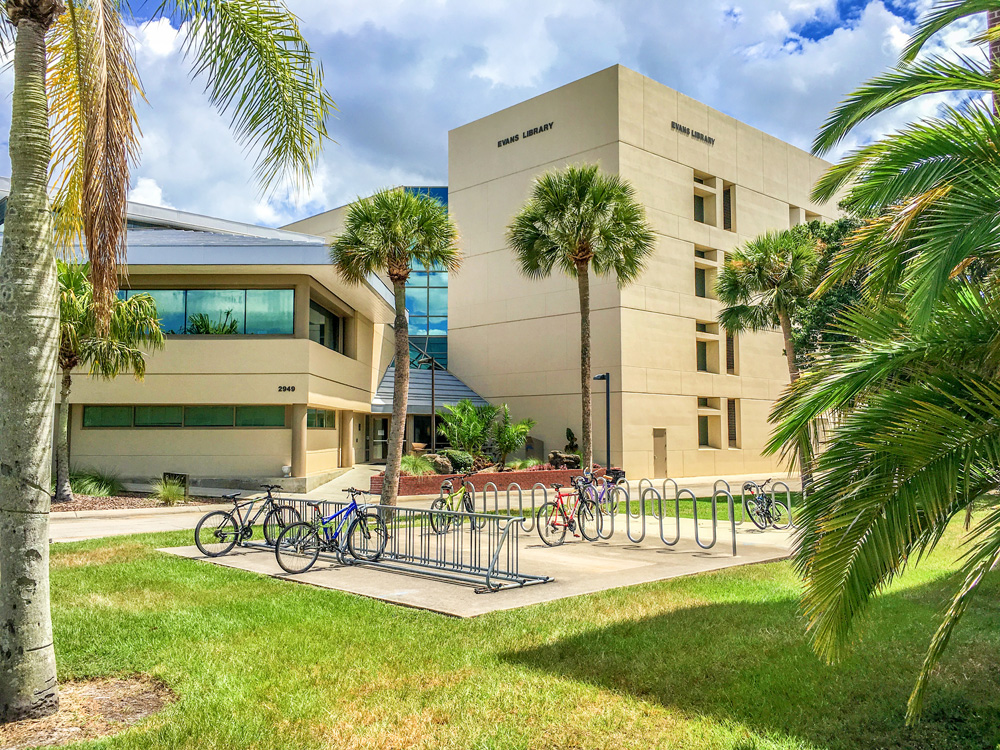 student-housing-in-melbourne-florida-melbourne-commons-for-parents